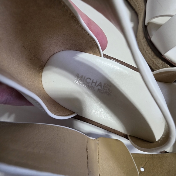 Michael Kors Darby White Leather Buckle Sandals 7.5 - Picture 6 of 11